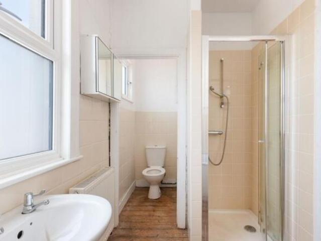 Flat for sale in Chiswick, Greater London