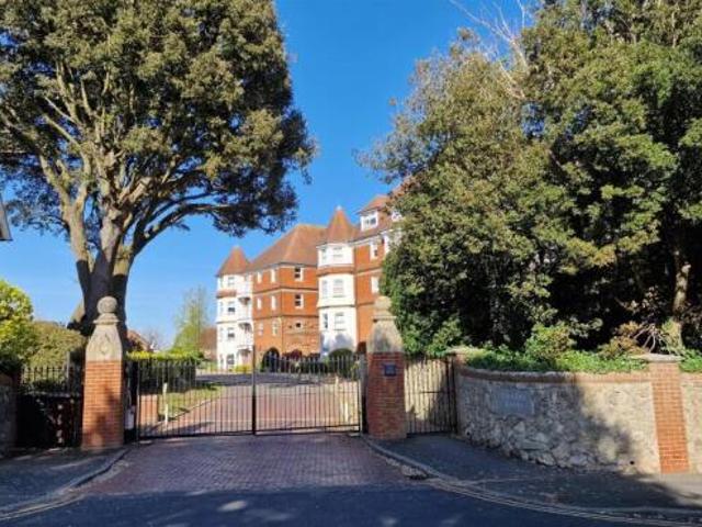 Flat for sale in Eastbourne, East Sussex