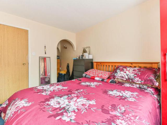 Flat for sale in London Borough of Croydon, Greater London
