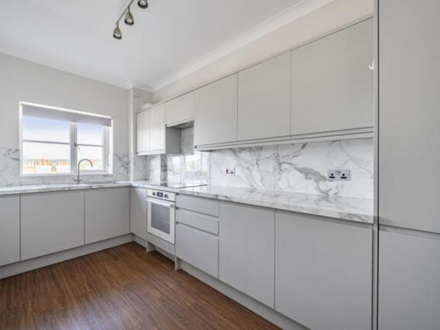 Flat for sale in Sevenoaks, Kent