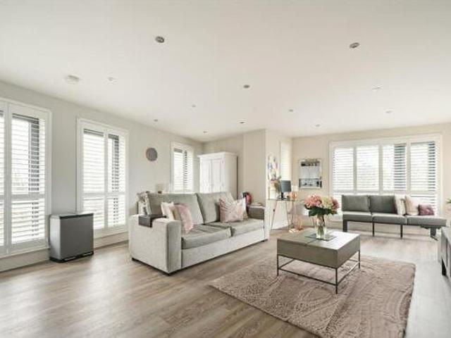 House for sale in Isleworth, Greater London