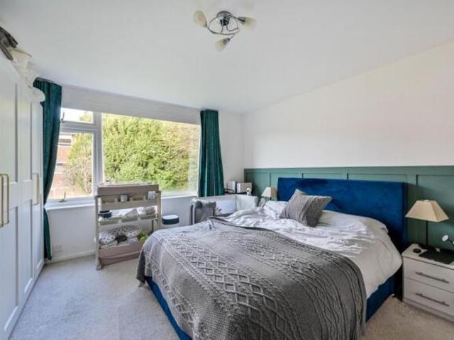 Flat for sale in Westborough, Surrey