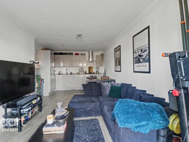 Flat for sale in Dagenham, Greater London