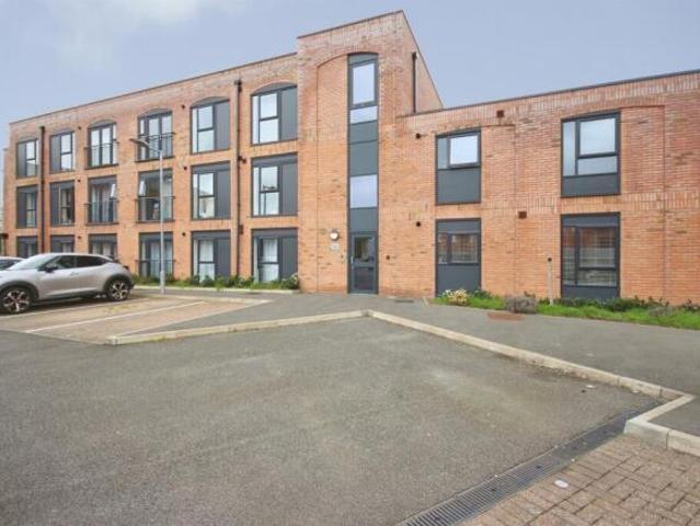 Flat for sale in Green Close, Warwickshire