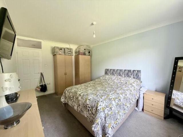 Flat for sale in Acol, Kent