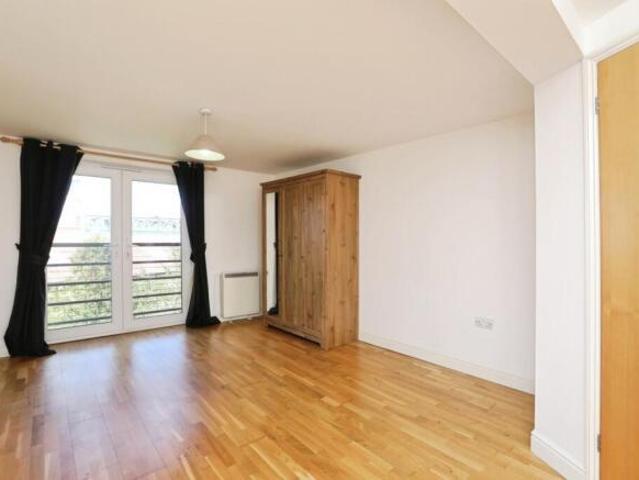 Flat for sale in Midway, Kent