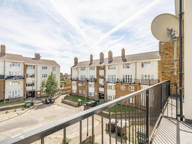 Flat for sale in Walthamstow, Greater London