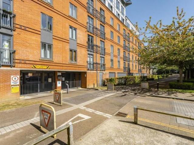Flat for sale in Heigham Grove, East Bank