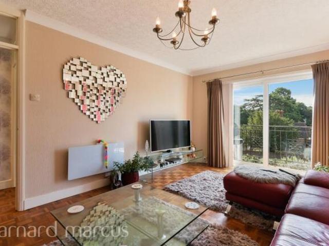 Flat for sale in London Borough of Hounslow, Feltham