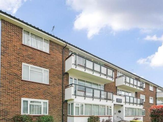 House for sale in Little Stanmore, Greater London