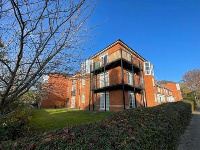 House for sale in Little Stanmore, Greater London