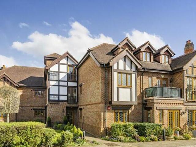 House for sale in Little Stanmore, Greater London