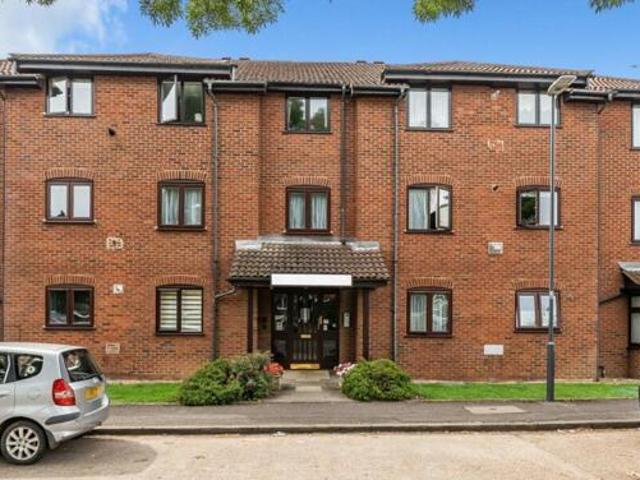 House for sale in Little Stanmore, Greater London