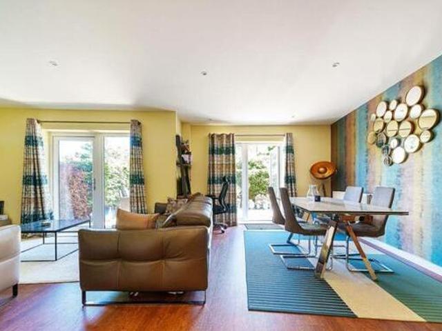 House for sale in Little Stanmore, Greater London