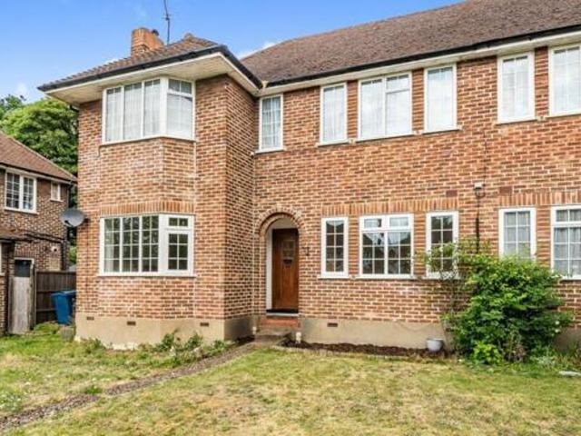 House for sale in Little Stanmore, Greater London