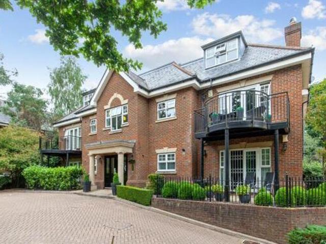 House for sale in Little Stanmore, Greater London