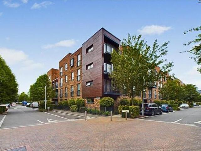 House for sale in Little Stanmore, Greater London