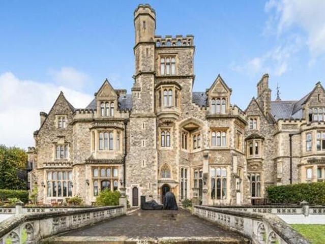 House for sale in Little Stanmore, Greater London