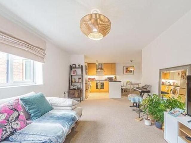 House for sale in Little Stanmore, Greater London