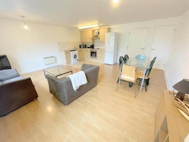 Flat for sale in Key Street, Suffolk