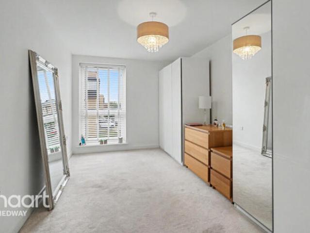 Flat for sale in Chatham