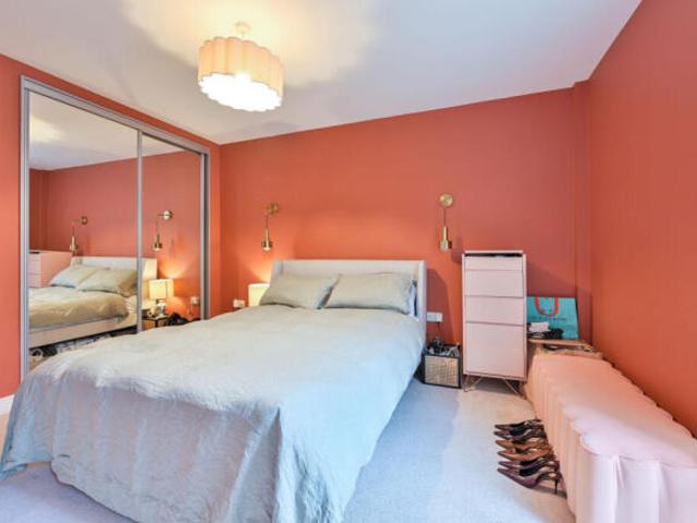 Flat for sale in Elephant and Castle, Greater London