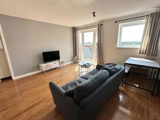 Flat for sale in Northampton, Northamptonshire