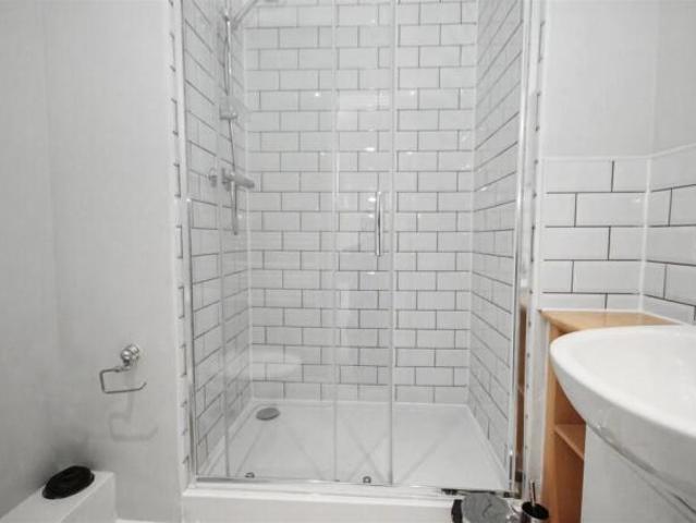 Flat for sale in Charlotteville, Guildford