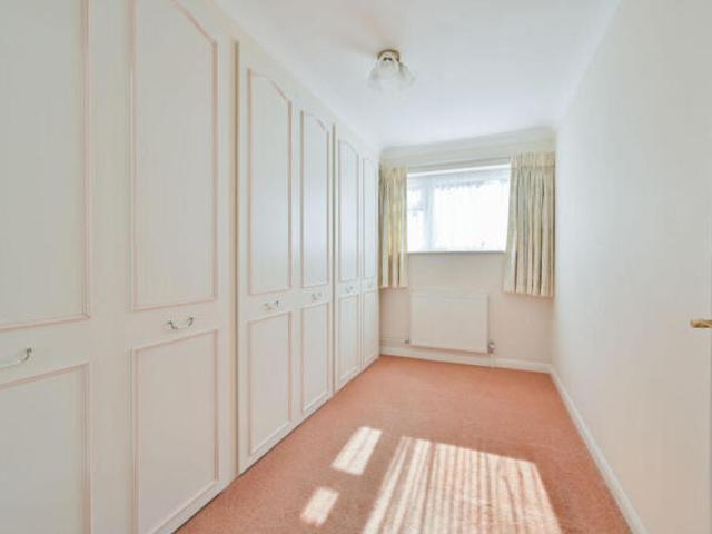 Flat for sale in North Watford, Hertfordshire