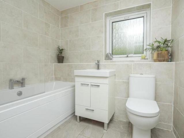 Flat for sale in The Bridge, Kent