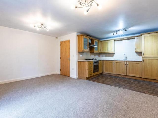 Flat for sale in Kingswood