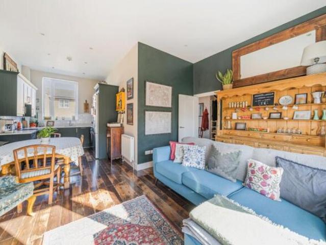 Flat for sale in Peckham, Greater London