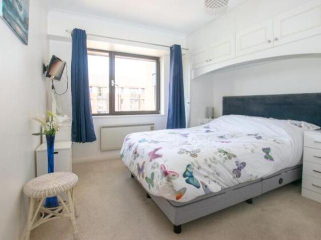 Flat for sale in Alton Barnes