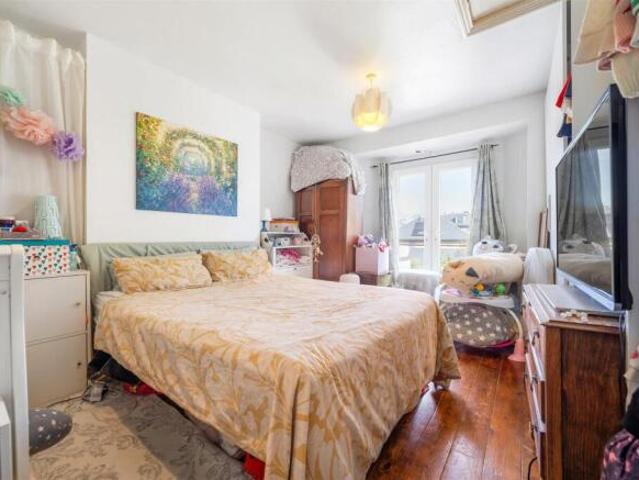 Flat for sale in London Borough of Croydon, South Norwood
