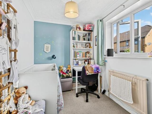 Flat for sale in Northampton, Northamptonshire