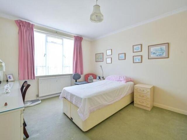 Flat for sale in Dulwich, Greater London