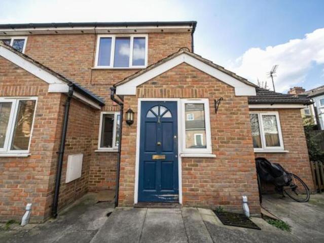 Flat for sale in London Borough of Merton, Mitcham