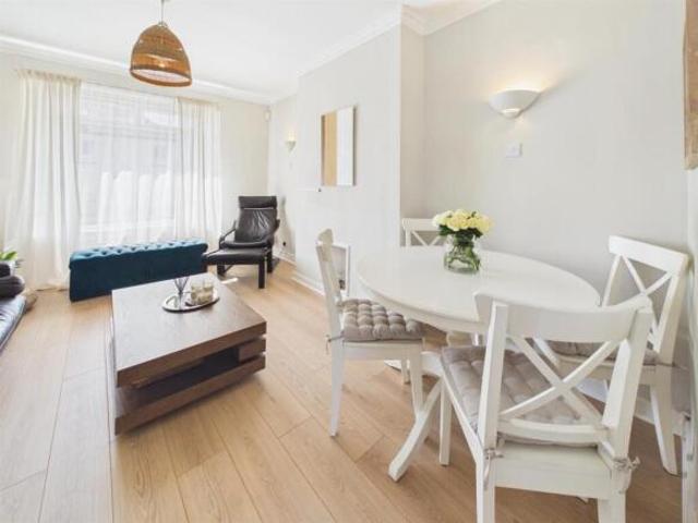 Flat for sale in Knightswood, Scotland