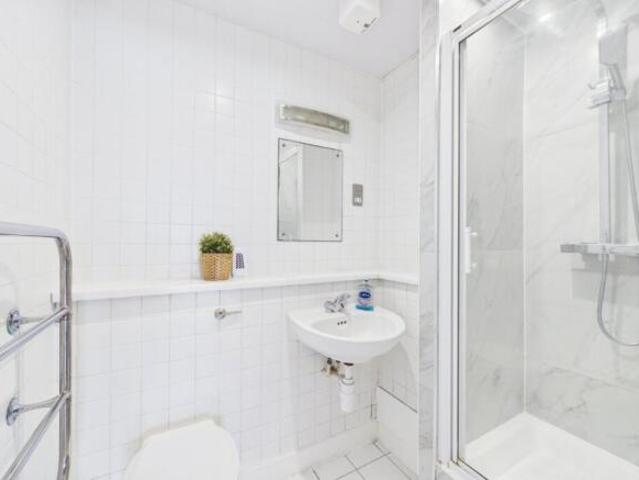 Flat for sale in Kintbury, West Berkshire
