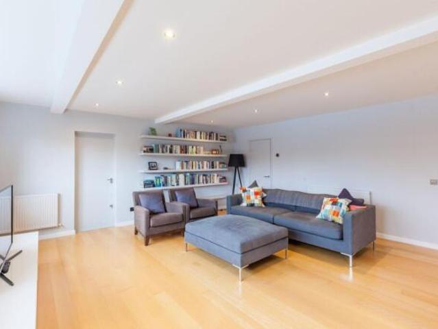 Flat for sale in Bermondsey, Greater London