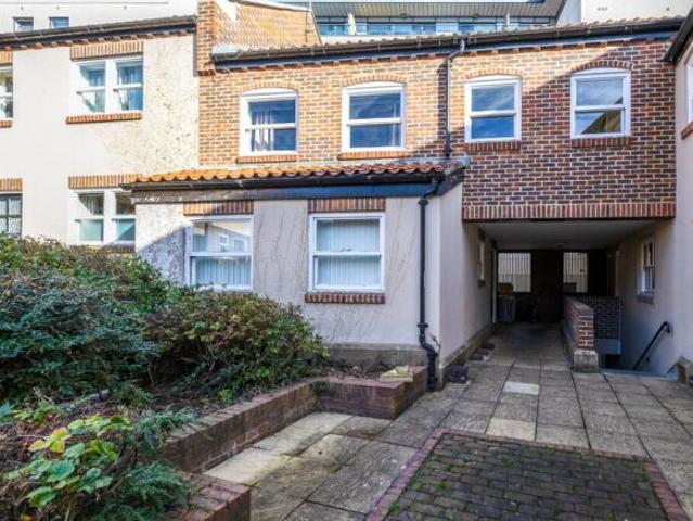 Flat for sale in Duton Hill, Essex
