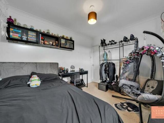 Flat for sale in Llanishen, Wales
