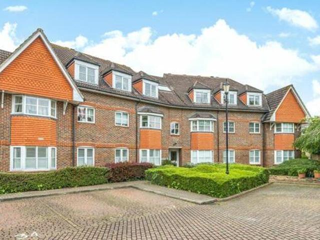 House for sale in Thames Ditton
