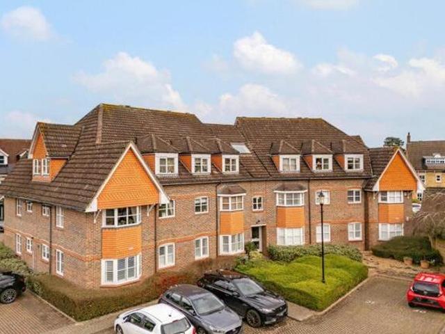 House for sale in Thames Ditton, Elmbridge