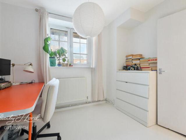 Flat for sale in Greenwich, Ipswich