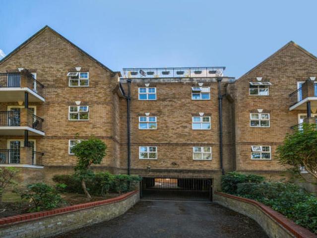 Flat for sale in Beckenham, Greater London