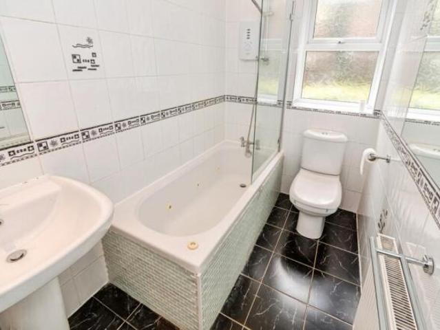 Flat for sale in Barton Stacey, Hampshire