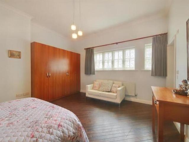 Flat for sale in Napsbury Park, Five Acres