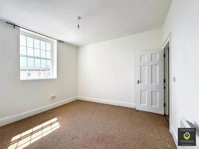 Flat for sale in Wotton Pitch, Gloucester