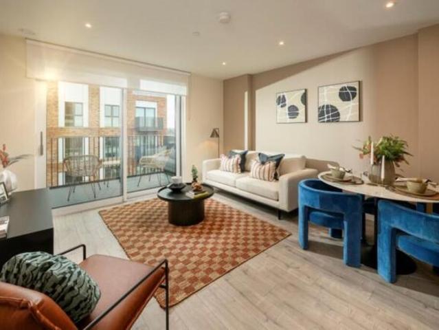 Flat for sale in Watford, Hertfordshire
